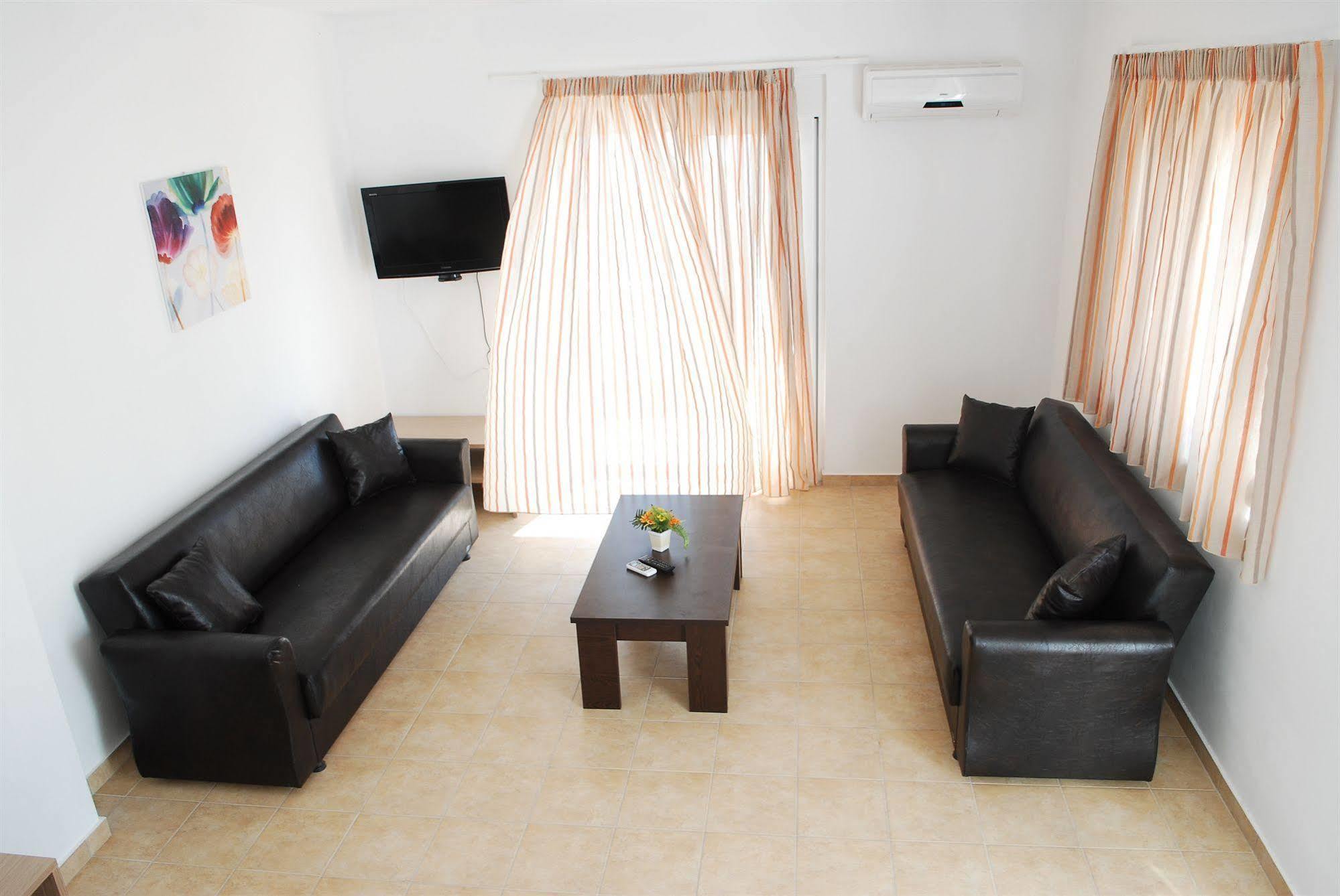 Gennadi Gardens Apartments & Villas Buitenkant foto