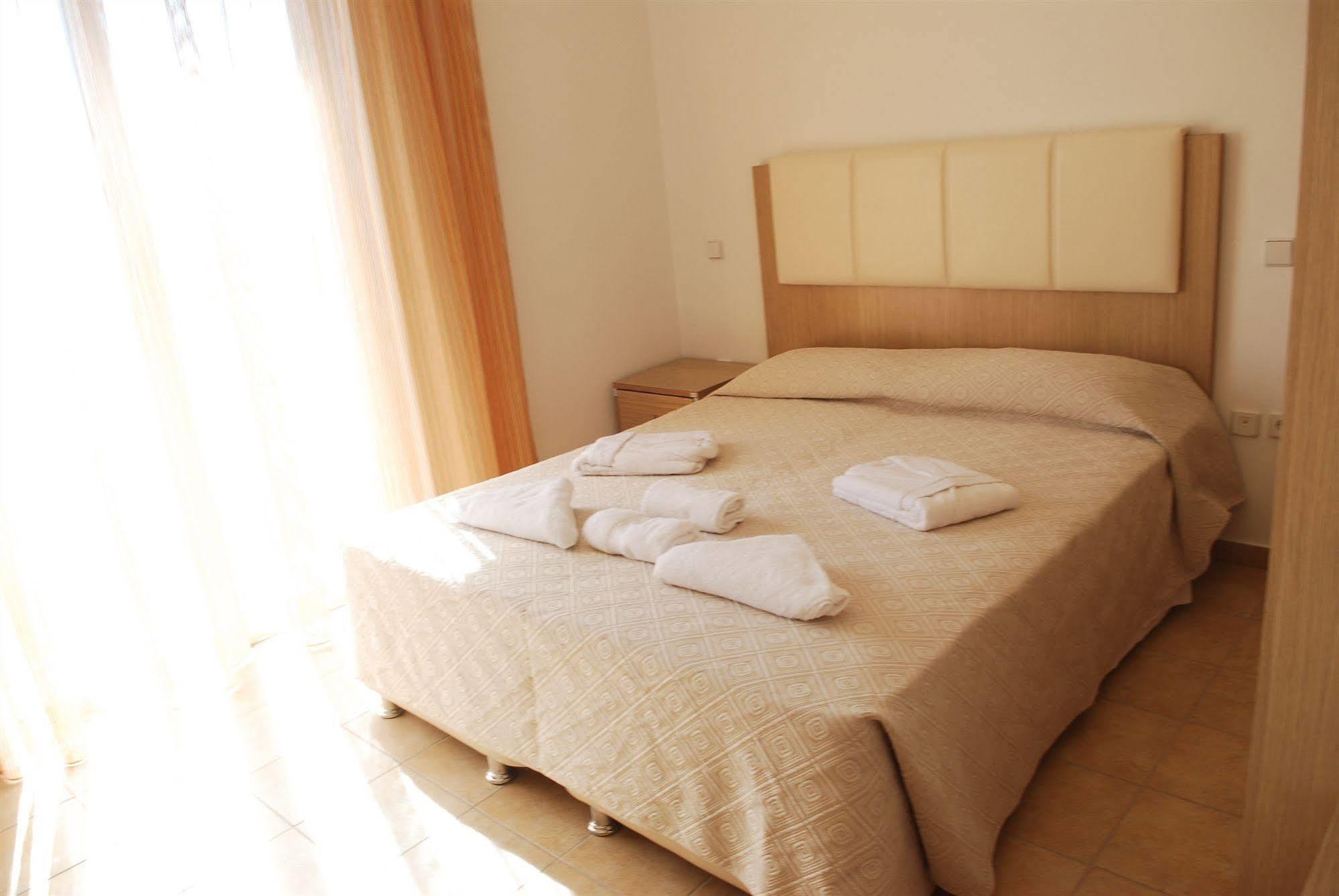 Gennadi Gardens Apartments & Villas Buitenkant foto